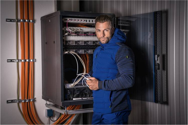 Leibwaechter Hybridjacke kornblau Model 3