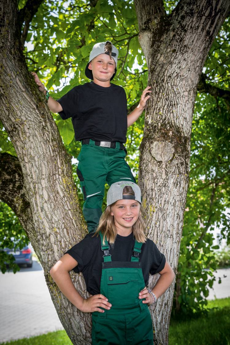 Leibwaechter Kinder Bundhose gruen schwarz Model 1